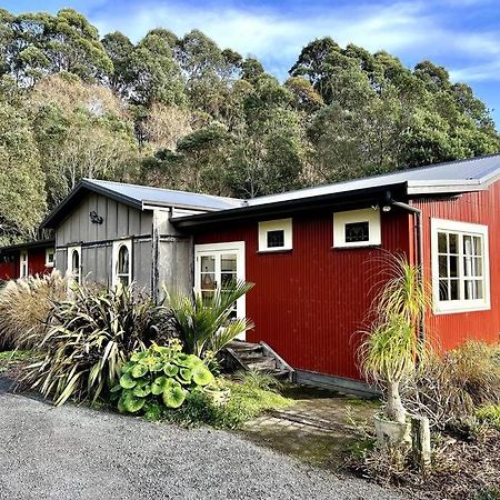 Oakura Pond Cottage - A Unique Kiwi Holiday Bach Exterior foto